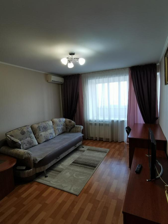 1 Комнатная Квартира В Самом Центре С Видом На Сквер Kostanay Bagian luar foto